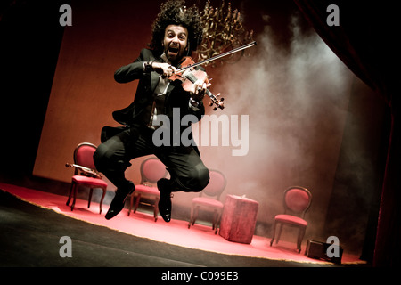 Ara Malikian, violoniste libanais au Théâtre Calderon, Madrid, Espagne. Scène escenario violinista violon musicien musique Théâtre Banque D'Images