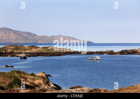 Bateaux de pêche en rivière la Gorge, Eyeries, Péninsule de Beara, County Cork, Ireland, British Isles, Europe Banque D'Images