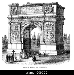 L'arc de Trajan à Bénévent est l'Arc de Triomphe érigé en l'honneur de Trajan par le Sénat et le peuple de Rome en 114 Banque D'Images