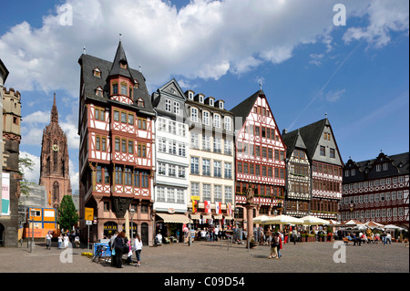 La cathédrale de Francfort ou la Cathédrale Saint Bartholomeus et maisons à colombages sur Roemerberg square, Frankfurt am Main, Hesse Banque D'Images