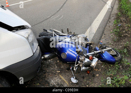 Accident de moto mortel sur la B 27, près de Stuttgart, la moto a été percuté par une camionnette, Leinfelden-Echterdingen Banque D'Images