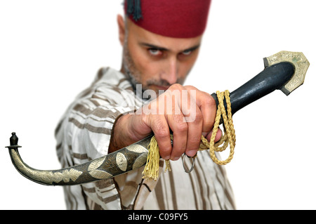 L'homme arabe avec une dague en blanc isolé Banque D'Images