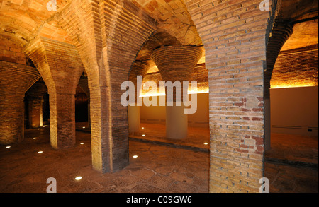 Vue de l'intérieur, Byzantine cave voûtée, arches en briques maison Gueell, Palau, conçu par Antoni Gaudi Banque D'Images