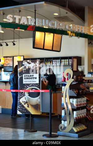 Café Starbucks store dans un centre commercial, San Jose, Californie, CA Banque D'Images
