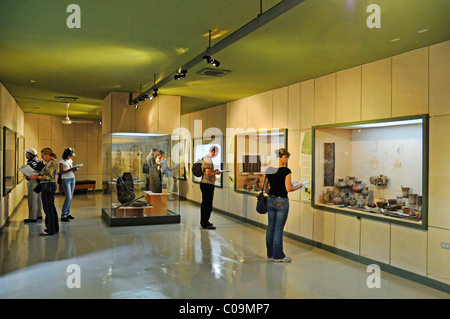 Les touristes, San Miguel de Azapa, musée archéologique, l'archéologie, Arica, Norte Grande, le nord du Chili, Chili, Amérique du Sud Banque D'Images