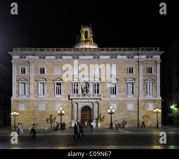 Photo de nuit, siège du gouvernement régional catalan, le Palau de la Generalitat, Plaça de la place Sant Jaume, Barcelone, Catalogne Banque D'Images