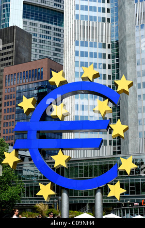 Signe Euro, Banque centrale européenne, BCE, Willy-Brandt-Platz, du quartier financier, Frankfurt am Main, Hesse, Germany, Europe Banque D'Images