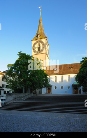 Église Peterskirche St. avec la plus grande horloge d'une église en Europe, Zurich, Switzerland, Europe Banque D'Images