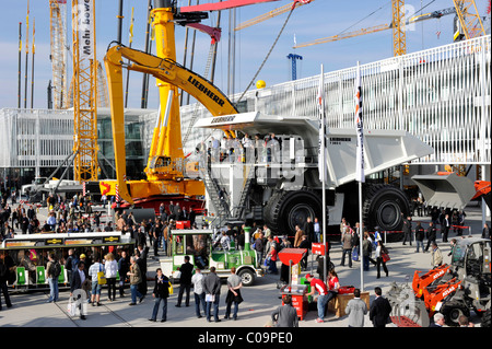 Les engins de construction Liebherr et dump truck, Bauma 2010 Salon international de machines de construction, Messe Munich fairgrounds Banque D'Images