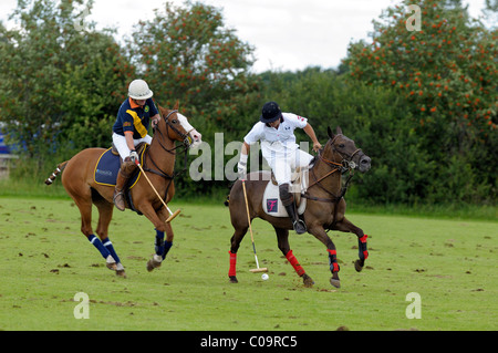 Joueurs se battant pour la balle, l'équipe Lanson Koenig & Cie, polo, joueurs, tournoi de polo Banque D'Images