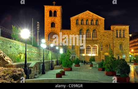 Vue nocturne de l'église de Saint Demetrius ou Hagios Demetrio, Thessalonique, Chalcidique, Macédoine, Grèce, Europe Banque D'Images