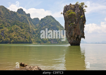 Les roches de James Bond dans l'Phnag Nga Bay, Thaïlande, Asie Banque D'Images