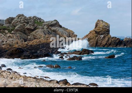 L'état de la mer près de Le Diben sur le chemin de randonnée GR 34 Bretagne, Baie de Morlaix, Finistère, Bretagne, France, Europe Banque D'Images