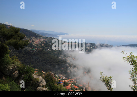 Roquebrune Cap Martin dans le brouillard, Alpes Maritimes, Région Provence Alpes Côte d'Azur, France, Europe Banque D'Images