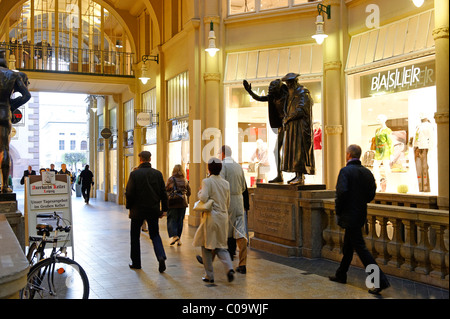 Faust et Mephisto en face d'Auerbach's Keller, Mädlerpassage shopping arcade, Leipzig, Saxe, Allemagne, Europe Banque D'Images