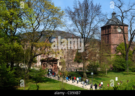 Heidelberg Château, détruit en 1689, avec Elisabethentor, Elisabeth Gate et pont-levis, Schlosshof, Heidelberg Banque D'Images