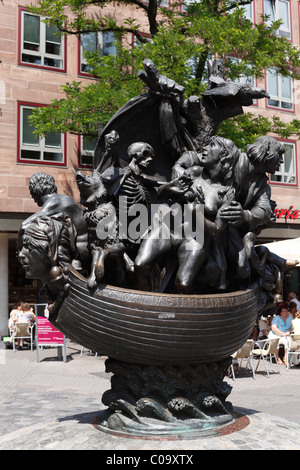 Sculpture 'Narrenschiff', l'allemand pour "navire de Fools' par Juergen Weber, Nuremberg, Middle Franconia, Franconia, Bavaria Banque D'Images