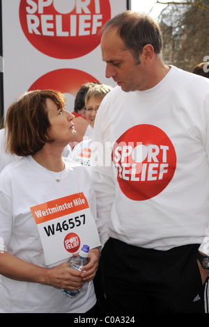 Tessa Jowell et Sir Steve Redgrave Plus de 50 députés et membres de la Chambre des Lords participent à la Westminster Le Secours Sport Banque D'Images