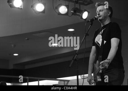 Billy Bragg effectue chez HMV sur Oxford Street London, England - 07.03.08 Banque D'Images