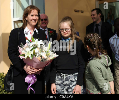 Louise épouse de Shackleton, secrétaire des Affaires étrangères britannique David Miliband, assiste à la cérémonie de dévoilement des soins pour les enfants dans Banque D'Images