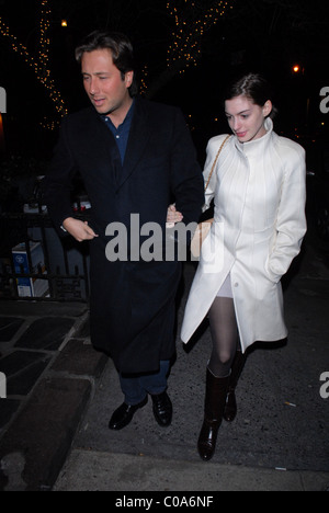 Raffaello Follieri, Anne Hathaway arrivant à la Waverly Inn New York City, USA - 09.03.08 Banque D'Images