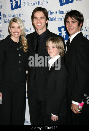 Luc Robitaille, femme Stacia Robitaille et de la famille l'Alliance pour les droits de l'enfant, 15e anniversaire de la tenue de Gala Banque D'Images