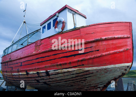 Vieux bateau dans le port de Westport. La ville de Westport. Le Comté de Mayo. République d'Irlande. Banque D'Images