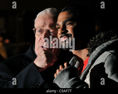 Sir Michael Caine et David Haye Harry Brown - UK film premiere tenue à l'Odeon Leicester Square. Londres, Angleterre - 10.11.09 Banque D'Images