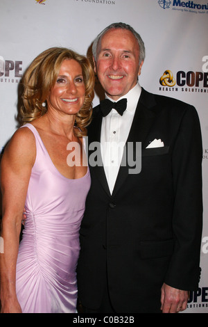 Jaime McCourt et Frank McCourt, propriétaire de Les Dodgers de Los Angeles le roi de Cœur - Gala tenue des arrivées à l'hôtel Beverly Banque D'Images