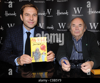 David Walliams et Quentin Blake assister à la signature de livre livre pour enfants M. Stink à Harrods Londres, Angleterre - 14.11.09 Banque D'Images