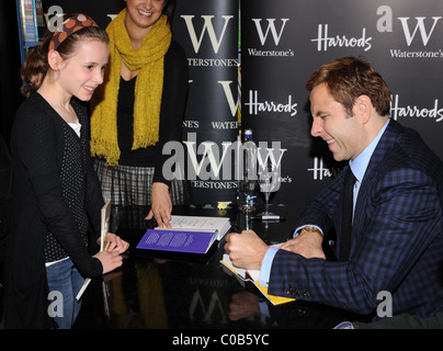 David Walliams assiste à la signature de livre livre pour enfants M. Stink à Harrods Londres, Angleterre - 14.11.09 Banque D'Images