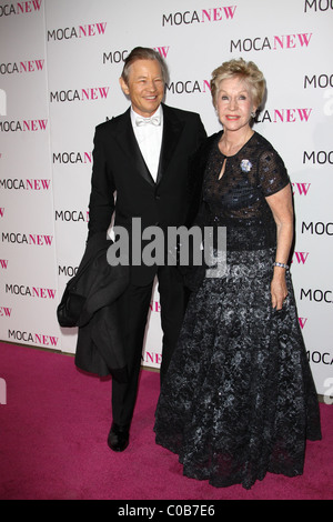 Michael York et femme MOCA Gala 30e anniversaire Nouvelles arrivées - Los Angeles, Californie - 14.11.09 Banque D'Images