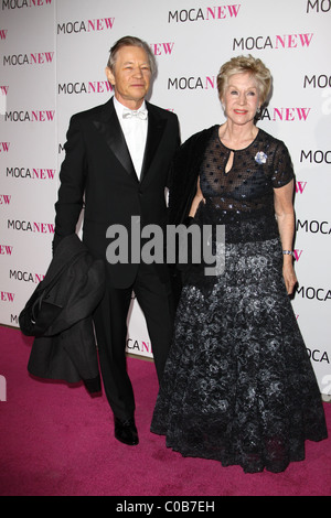 Michael York et femme MOCA Gala 30e anniversaire Nouvelles arrivées - Los Angeles, Californie - 14.11.09 Banque D'Images