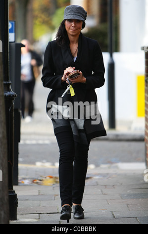 Christine Bleakley 'The One Show' présentateur de télévision parking vu sa voiture avant de se diriger vers un bar dans l'ouest de Londres. Où Banque D'Images