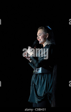 18 février 2011, Sacramento, CA - Crystal Gayle joue sur la scène à Thunder Valley casino à Rocklin, CA Banque D'Images