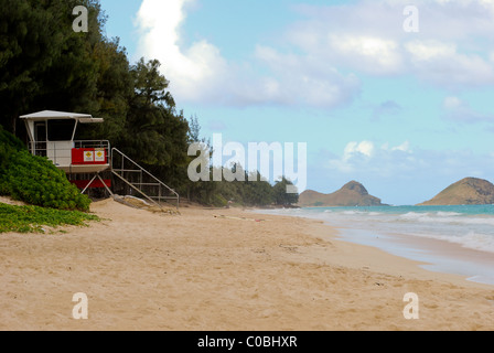 Cabane de sauveteur sur la plage. Oahu Hawaii. Banque D'Images