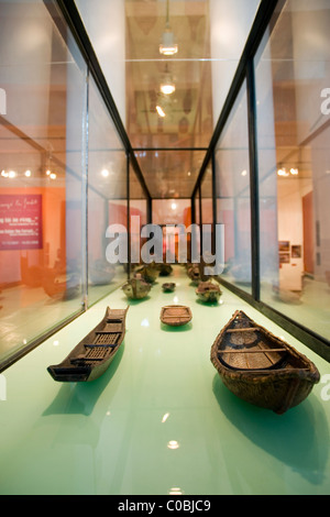 Sampans dans le modèle Musée vietnamien d'Ethnologie, Hanoi Banque D'Images