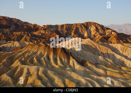 Plis montagne précise une Zabrisky bien connu dans la vallée de la mort aux Etats-Unis. Un coucher de soleil Banque D'Images