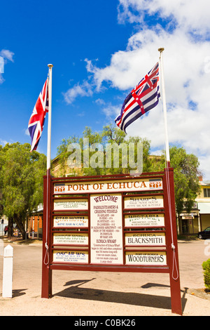 Union Jack et Murray River Flags flying together à Echuca, Australie Banque D'Images