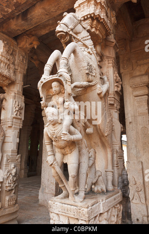 Des statues dans un temple hindou. Sri Ranganathaswamy Temple. Tiruchirappalli (Trichy), Tamil Nadu, Inde Banque D'Images