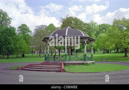 Kiosque Pavilion dans Mary Stevens parc public, Stourbridge, West Midlands, England, UK Banque D'Images