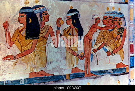 Tombeau peinture de Maid aider les femmes mettre des bijoux sur le tombeau de Nakht (TT52) Cheikh Abd el-Qurna Vallée des nobles Egypte Banque D'Images