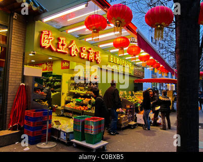 Paris, France, Asians Shopping, Chinese Food Store, supermarché extérieur Chinatown 'Europasie' extérieur, rue, nuit Banque D'Images