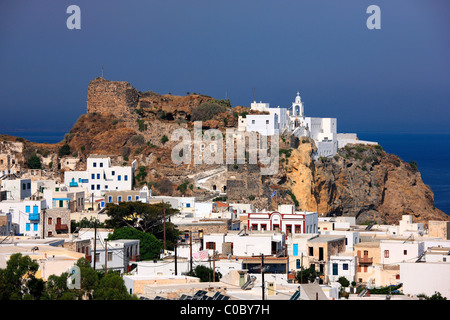 Vue partielle de Mandraki Village, construction, principal port et 'capital' de Nisyros île volcanique. Dodécanèse, Grèce. Banque D'Images