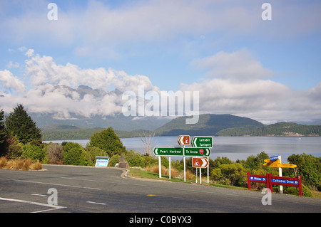 Le lac Manapouri, Fiordland National Park, région de Southland, île du Sud, Nouvelle-Zélande Banque D'Images