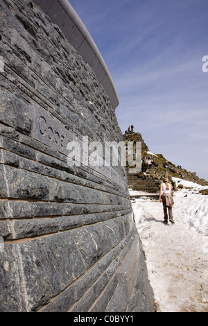 L'extérieur du mur d'ardoise galloise Mont Snowdon summit cafe. Snowdonia, le Nord du Pays de Galles, Royaume-Uni Banque D'Images