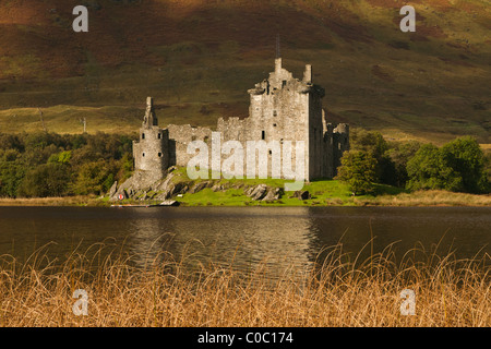 Le Château de Kilchurn se trouve à l'extrémité est du Loch Awe près de Dalmally, en Écosse. Banque D'Images