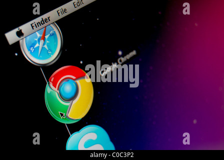 Une Photo Illustration de l'application de navigateur Web Google Chrome dans le Dock d'un Apple MacBook à l'aide de l'OSX Snow Leopard Banque D'Images