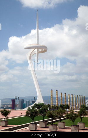 Torre Telefónica, une tour de transmission, conçu par Santiago Calatrava, il a transmis la couverture télévisée des Jeux Olympiques de 1992 Banque D'Images