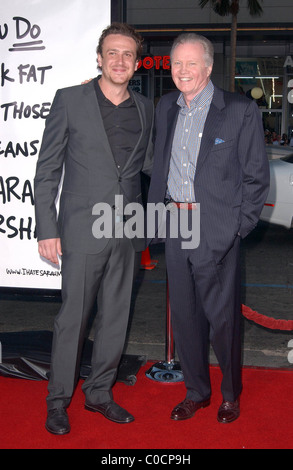 Jason Segel et Jon Voight Premiere de 'Forgetting Sarah Marshall' au Grauman's Chinese Theatre de Los Angeles, Californie - Banque D'Images